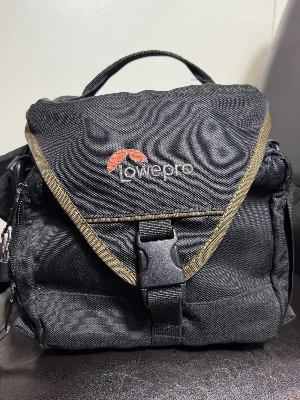 Lowepro Black Compact Camera Bag with Olive Trim